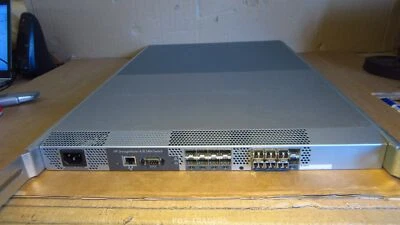 HP A7984A StorageWorks 4/8 Base SAN Switch INCL 6x HP A7446B SFP + 16x 4 Go Port - Photo 1/4