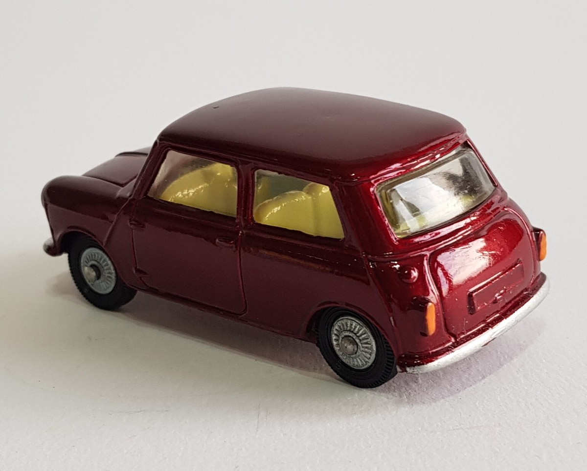 コーギー　Corgi Toys Morris Mini-Minor CORGI #226 MORRIS MINI MINOR, LIGHT BLUE W/ RED INTERIOR