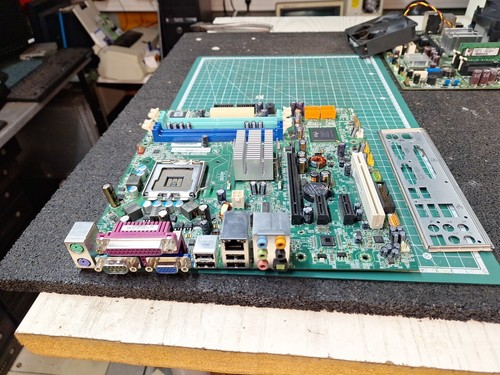 Carte mère MICRO ATX LENOVO REV:V021 SOCKET 775(QUAD CORE ) 4651-000131.02 - Imagen 2 de 8
