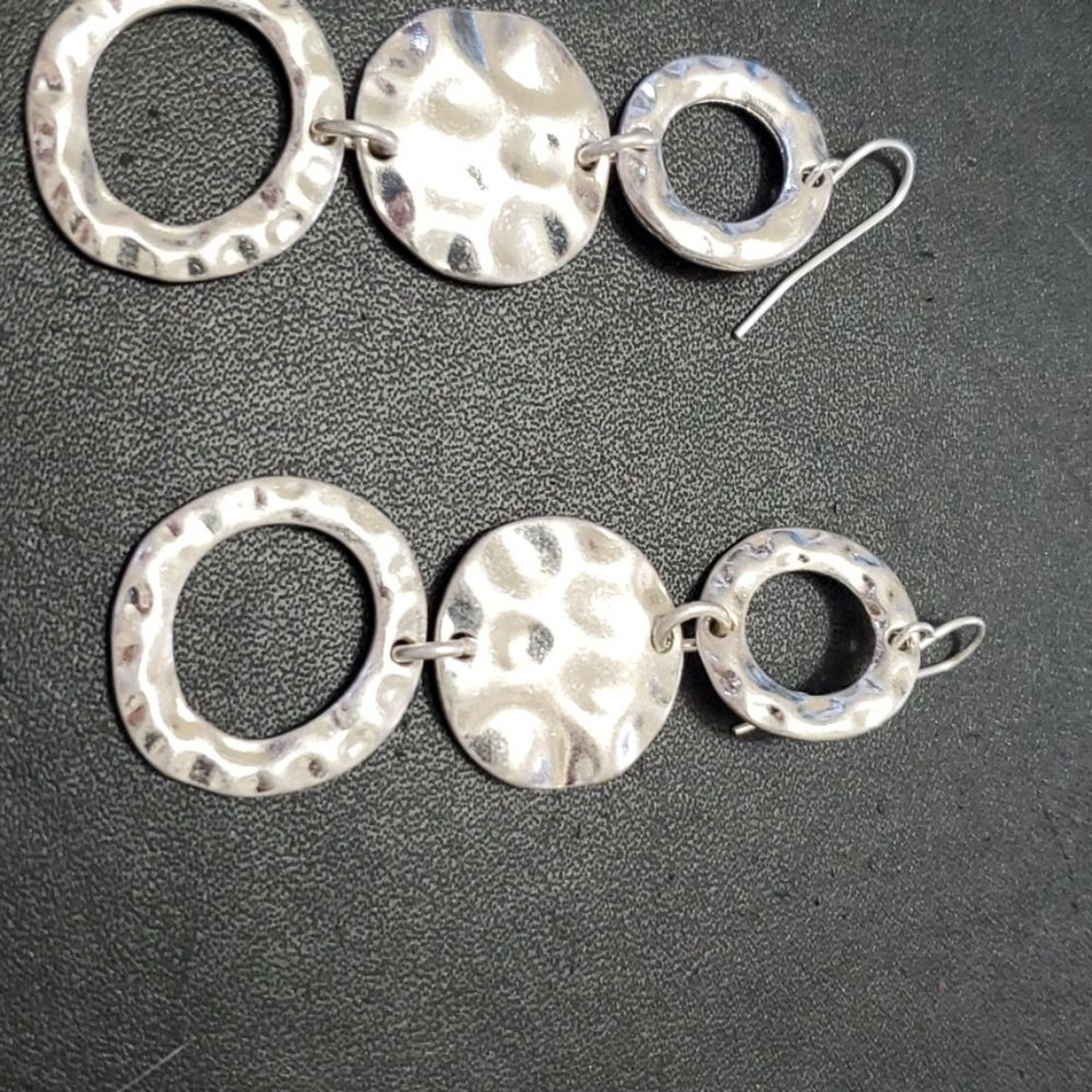 Silver tone dangling circle earrings - image 4