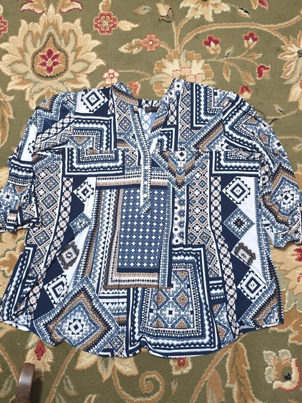 Ladies Sz 2X Poly 3/4 Sleeve V Neck Studded Blouse