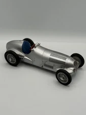 CMC M-031 MERCEDES BENZ W125 1937 1/18 SCALE SILVER