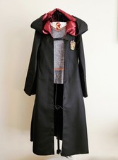 Harry Potter Gryffindor Kostüm Für Erwachsene – Deluxe Kapuzenmantel Mit Krawatte, Inkl. Zauberstab & Brille