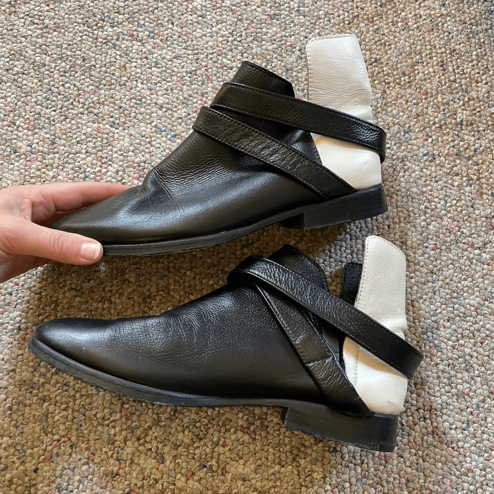 Botas de tornozelo de couro Newbark Shoes alça transversal de dois tons - Imagem 4 de 4