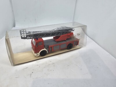 WIKING HO-SPUR MERCEDES AUSZIEHBARE LEITER FEUERWEHR IM KUNSTSTOFFKOFFER.