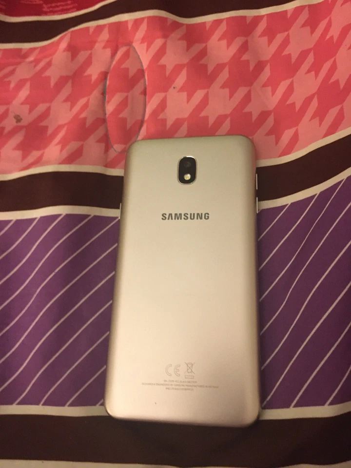 Samsung Galaxy J7 Refinar Foto 2 de 4