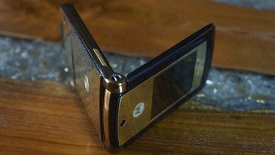 Ultra seltenes Motorola RAZR V8 Black & Gold Etch Klapphandy