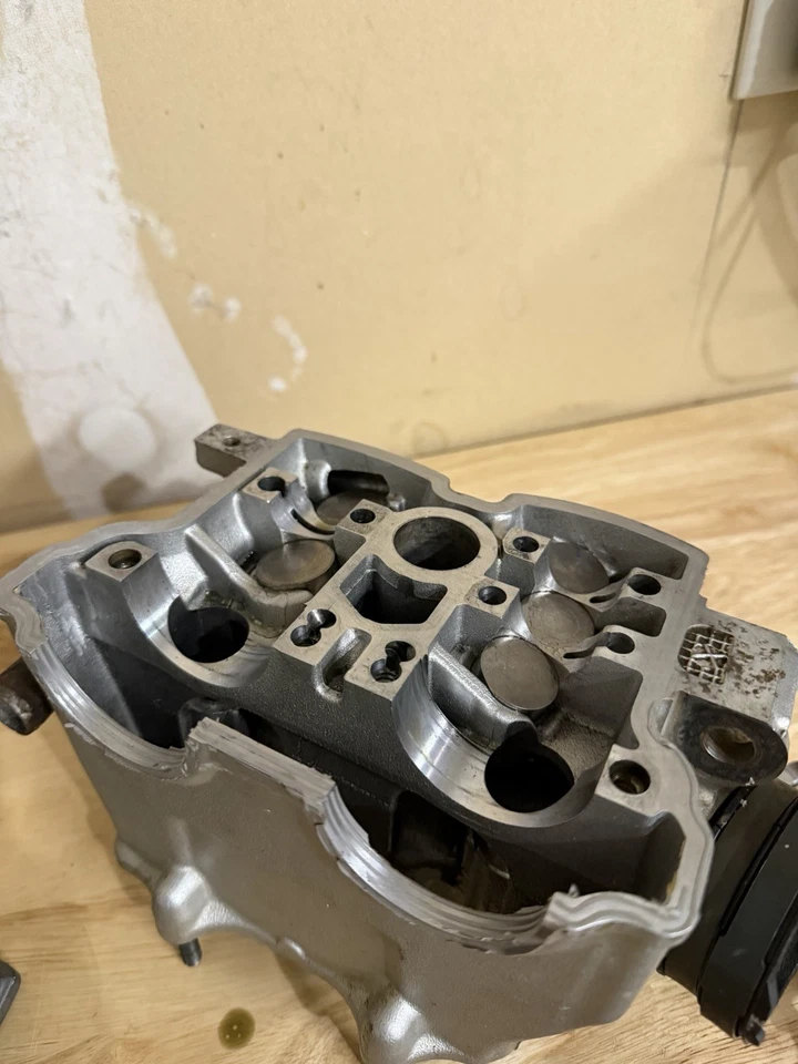 **2001-2004**YAMAHA YZ250F**MONTAJE COMPLETO DE CULATA OEM**¡LEVAS/VÁLVULAS! Foto 4 de 4