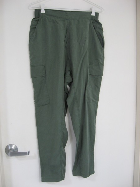 TIRELLI SAGE GREEN DROPPED CRUTCH CARGO PANTS WITH POCKETS SIZE S
