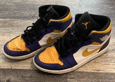 Air Jordan Retro 1 Mid ‘Lakers’ Size 7.5 DQ8427-517 Sneakers Purple Gold Black