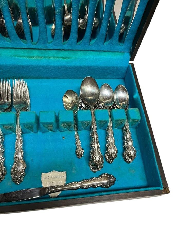 Vintage Oneida Community Modern Baroque Silverplate Flatware 65 Pieces With Case - Image 4 of 4
