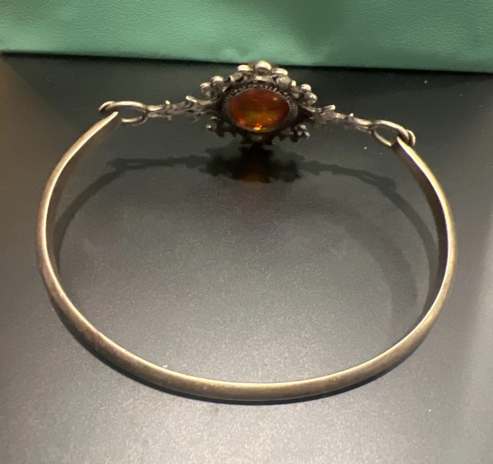 Brazalete ámbar de plata de ley con diseño de nudo celta Foto 2 de 4