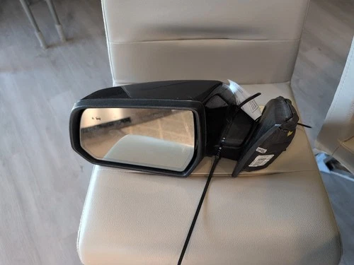 Used Left Door Mirror fits: 2019 Gmc Acadia mirror opt DR2 w/memory opt AAB w/o