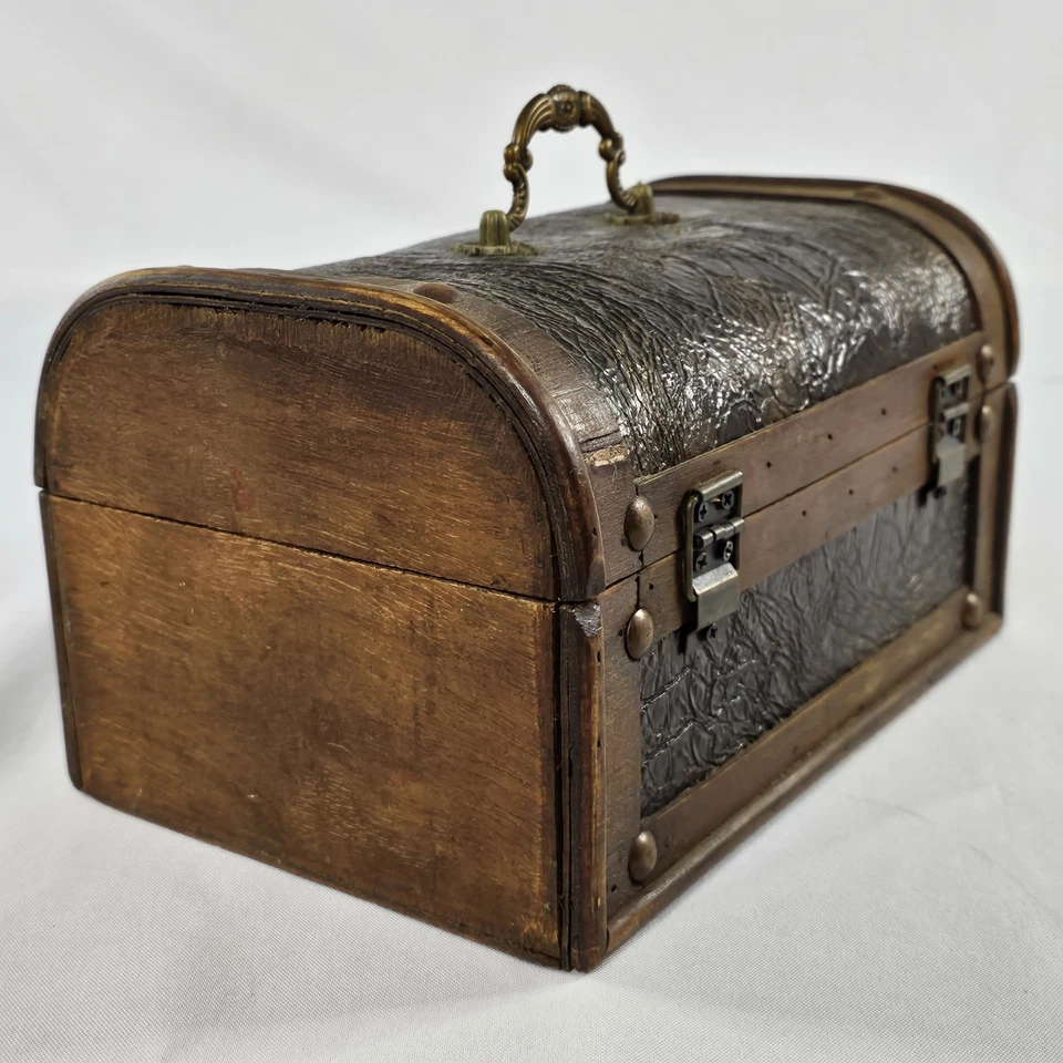 Vintage Miniature Treasure Chest Storage Case 9” x 6” x 5” Antique Looking READ⬇ - Image 4 of 4