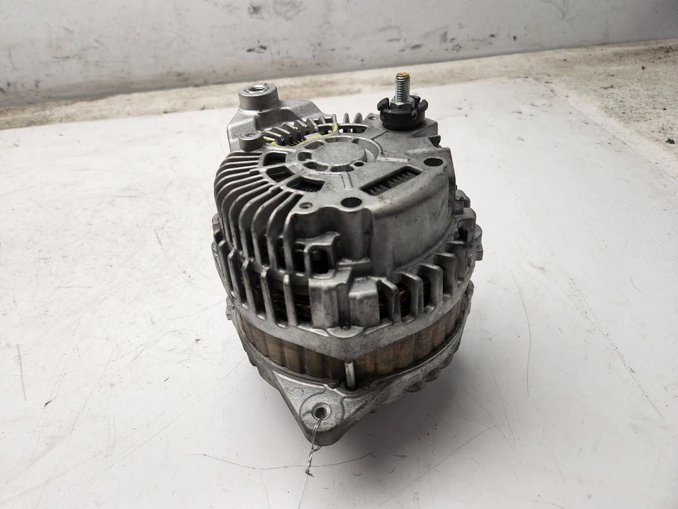 Alternador deportivo Infiniti Q70 2014-2019 equipamiento OEM 23100-JK01A Foto 3 de 4