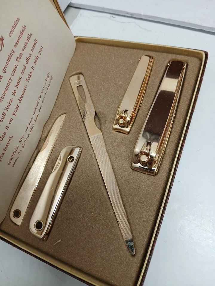 Cortaúñas de Colección, Bassett EE. UU. Raro Nuevo Antiguo Stock Dorado Juego de 5 Piezas Foto 2 de 4