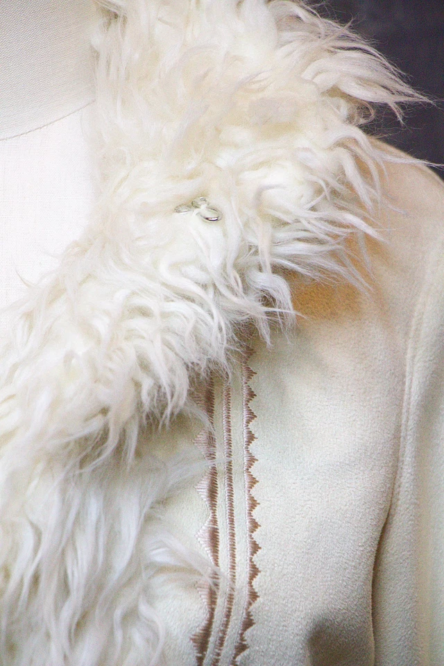 Casaco vintage Bebe de camurça sintética aparado com pele – Tamanho grande, novo com etiquetas - Imagem 4 de 4