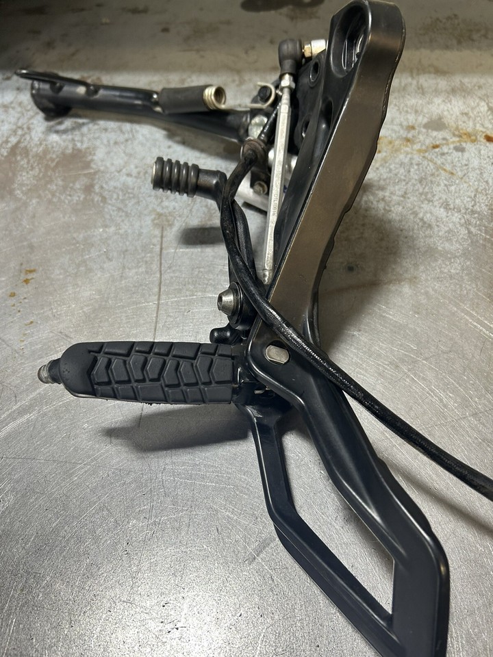 KTM RC 390 Foot Peg Footrest Brackets Assembly Left & Right with Foot