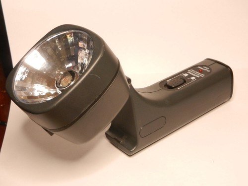Lloytron ER324 Flashlight w Adjustable Head, Blinking Mode, MAINS + BATT, c9 - Picture 2 of 12