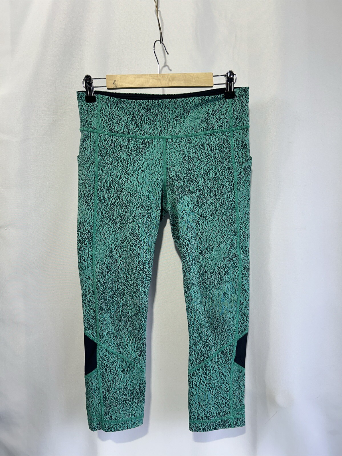Lululemon Leggings Womens 8 Green Black Pace Rival Crop Athleisure Yoga Pants