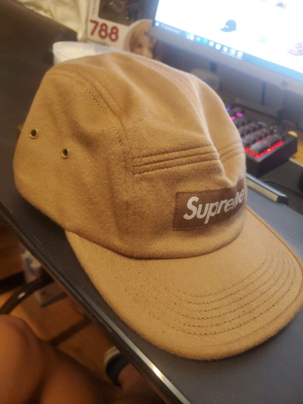 Supreme Wool Cap tissu marron clair fabriqué en Italie