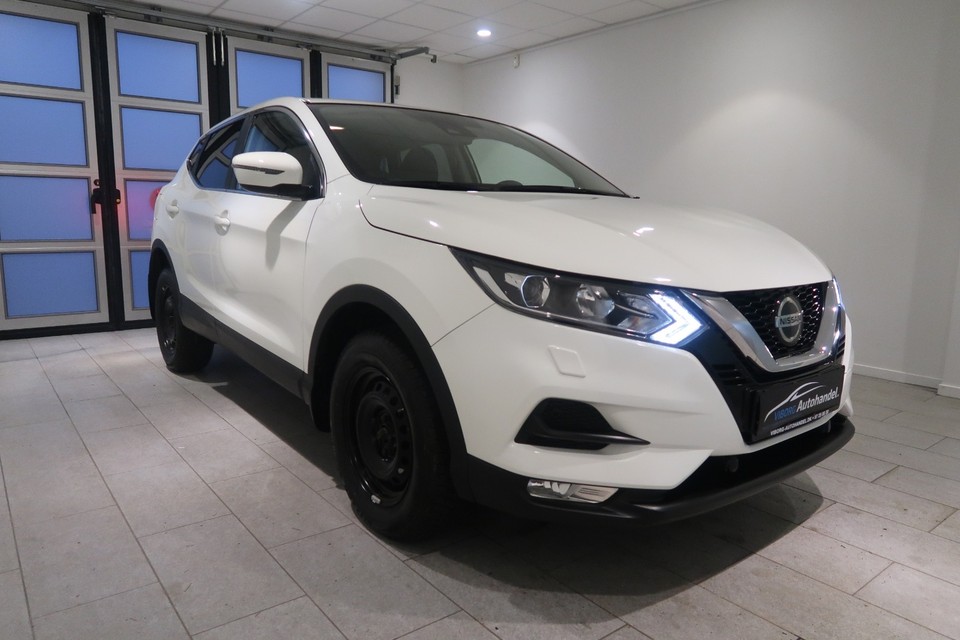 B1049 nissan qashqai