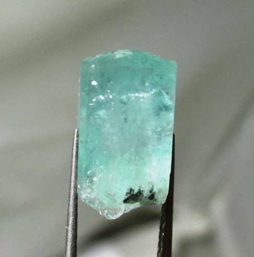 7.1 ct partial Colombian Emerald crystal - Muzo mining district, Colombia - Picture 3 of 8
