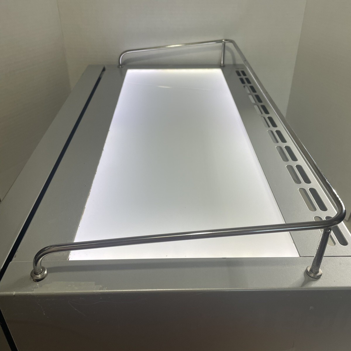 レッドブル Red Bull VESTFROST M026 冷蔵庫 12リットル REDBULL VESTFROST M026 Countertop Fridge For Red Bulls Etc