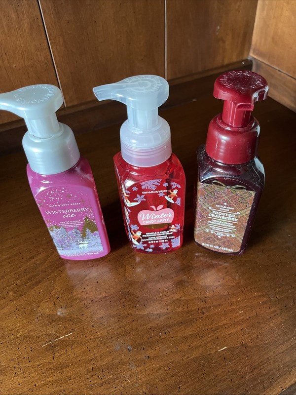 LOT OF 3 BATH & BODY WORKS HOLIDAY FOAMING HAND SOAPS WINTER CANDY APPLE
