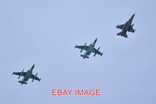PHOTO  AEROPLANE TURKISH F-16 WITH TWO SU-25S. KONYA 09-05-2023 A MIXED FORMATIO