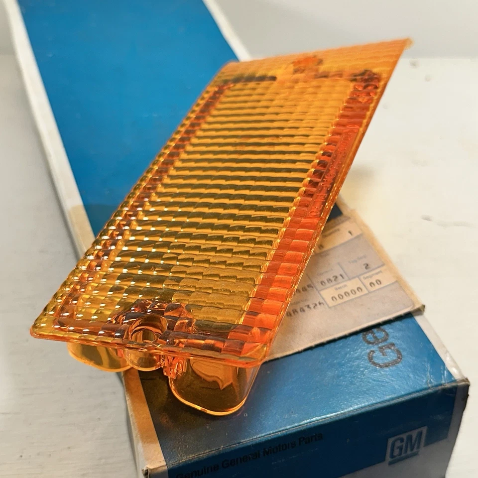 Nueva lente de lámpara trasera OEM GM 5964162 para Chevy Chevelle El Camino 1970-1972 nueva de stock Foto 4 de 4