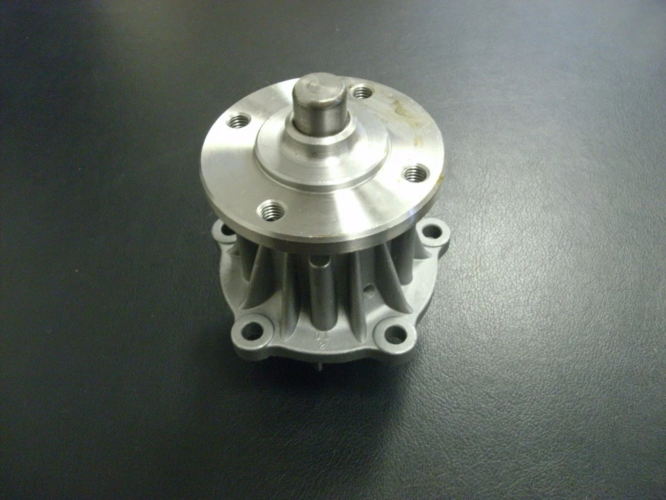 Nueva bomba de agua OAW T1550 para Toyota Supra 80 - 81 y Cressida 79 - 82 2,6 L 2,8 L Foto 3 de 4