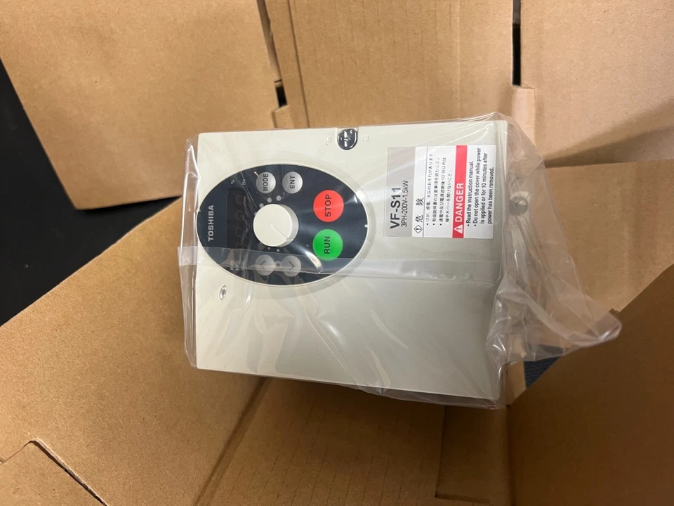 NEW TOSHIBA TRANSISTOR INVERTER VFS11-2015PMY-A31 [X} - Image 4 of 4