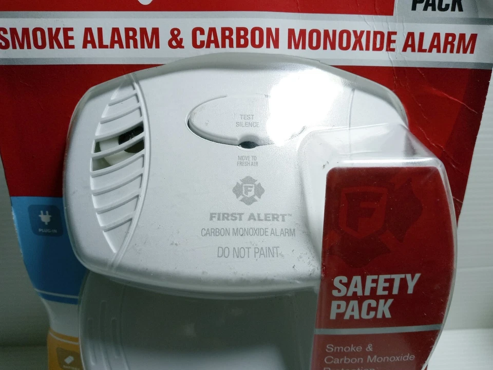 First Alert SA303CN3 Smoke & CO400 Carbon Monoxide Detector Alarm Combo Pack New - Image 3 of 4