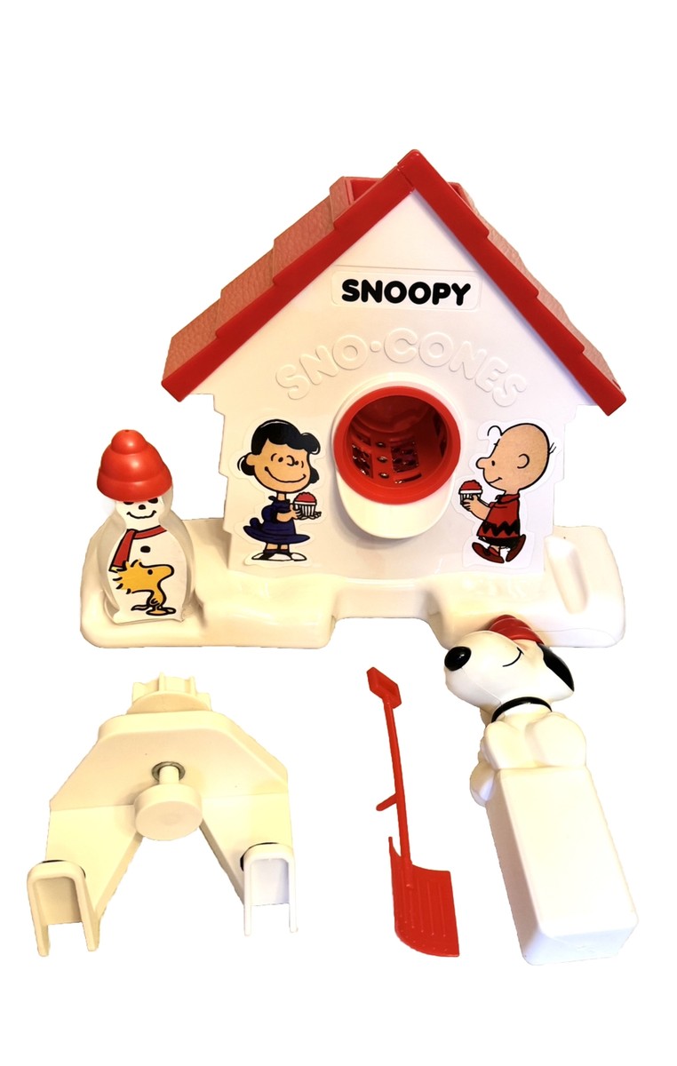 Snoopy Sno-Cone Machine Ice Crusher Cra-Z-art Peanuts Worldwide