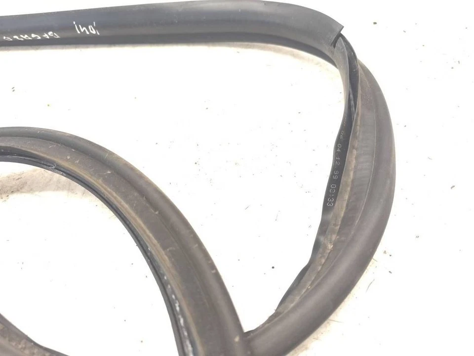 Mercedes-Benz S320 W220 1999 Rubber Seal Tailgate (Body) Petrol 165kW - Image 2 of 4