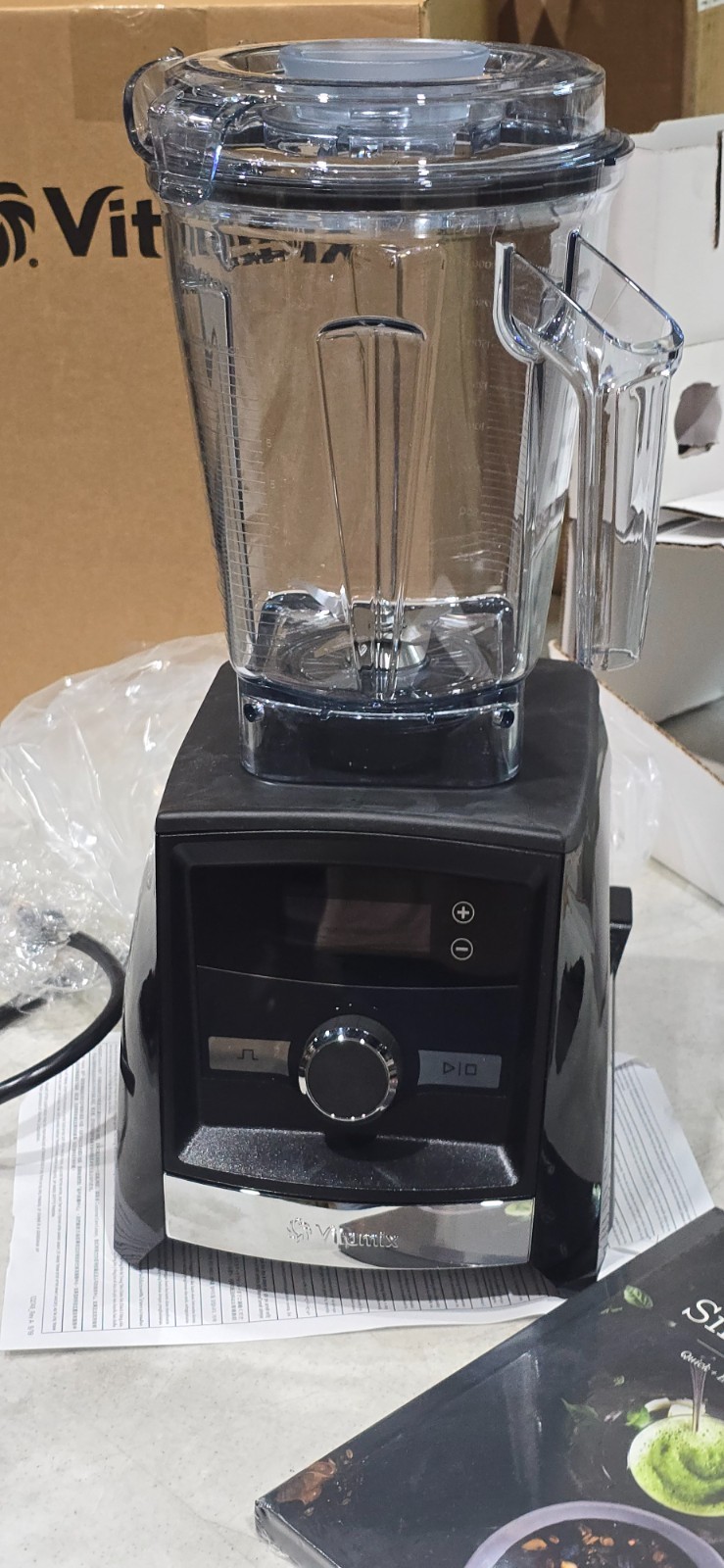 Vitamix A3300 Ascent Series Smart Blender (64 Oz.) Black New