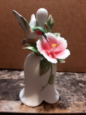 ABSOLUTELY BEAUTIFUL WHITE BISQUE HUMMINGBIRD BELL ON HIBISCUS FLOWER ! 