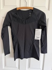 Women's Black 2XU Compression Long Sleeve Base Layer Top. Size Medium. BNWT.