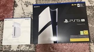 PlayStation 5 Pro mit Laufwerk und Battlefield 6 Phantom Edition