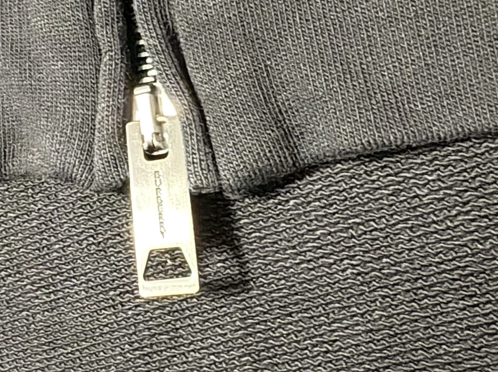 Felpa con cappuccio BURBERRY nera media M nuova con etichette