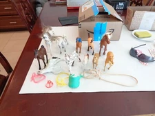 LARGE lot of 11 Horses and 6 accessories (Saddles, Harnesses)