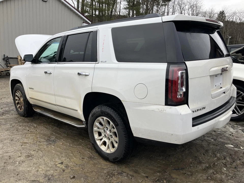 Brazo de control inferior pasajero delantero derecho GMC YUKON 15 Foto 3 de 4