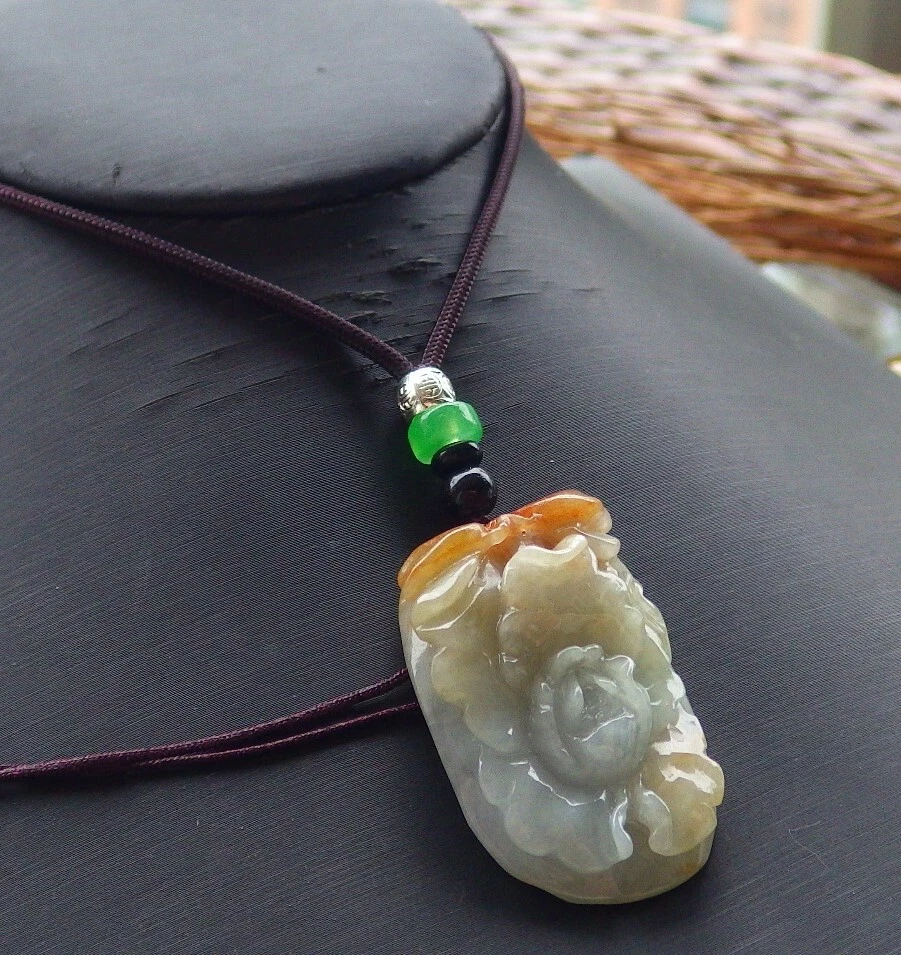 Colgante de jadeíta natural Birmania roja certificado flor mariposa 大展宏图 679608 Foto 2 de 4