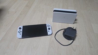 Nintendo Switch OLED 64GB weiß/schwarz mit Dock, Joy-Cons