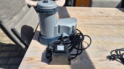 Bestway 58389 Filterpumpe Flowclear Poolreinigung + Filter Pumpleistung 5.678L/h
