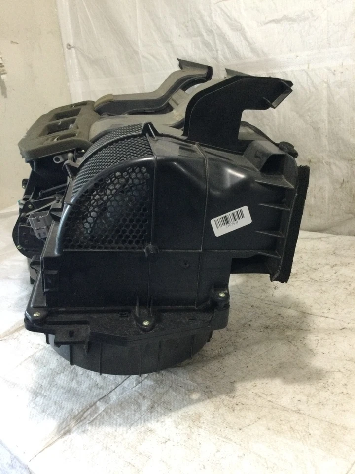 2015 Chrysler Town & Country  Heater Housing Assembly OEM - Image 2 of 4