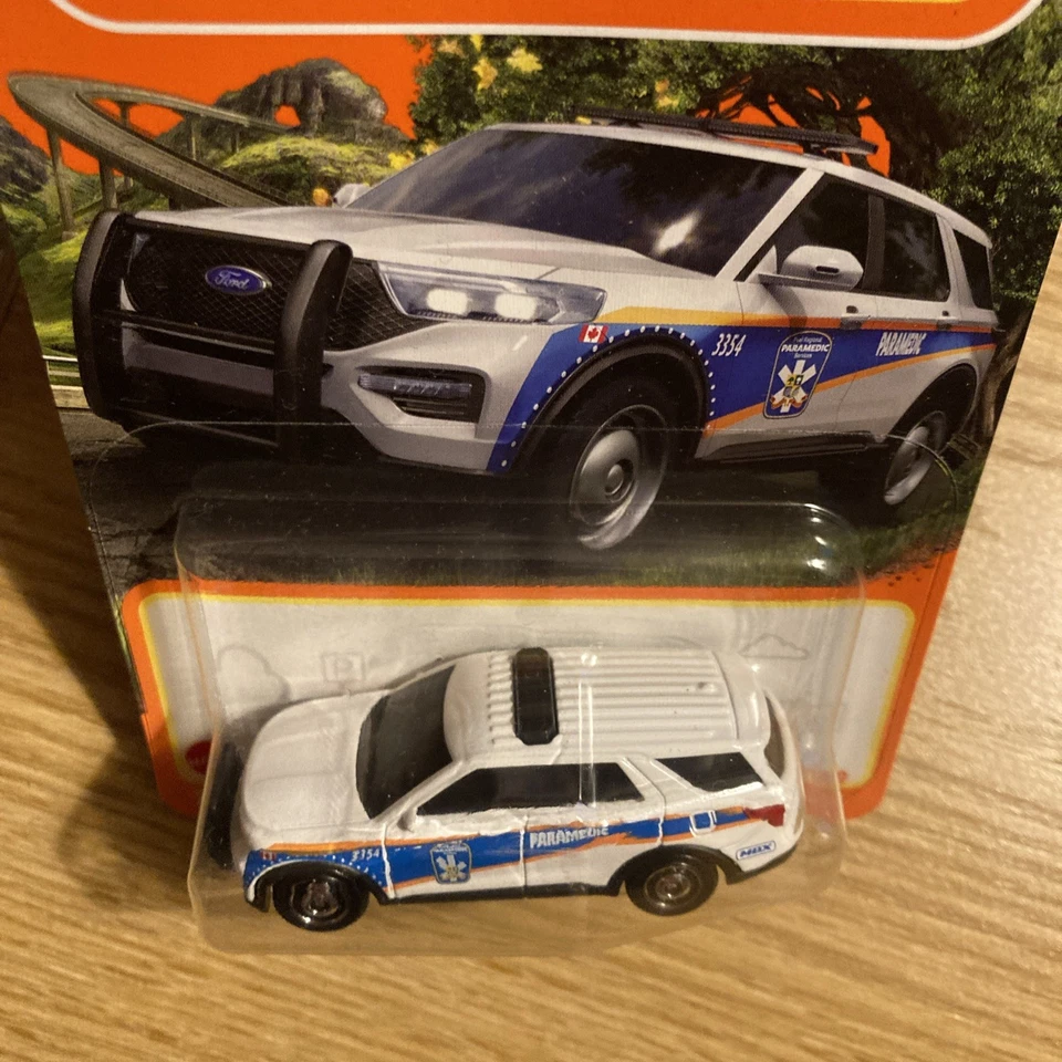 MATCHBOX 2024 36 WHITE & 2025 #75 BLACK 2023 FORD POLICE EXPLORER UTILITY  4 PCS - Image 3 of 4