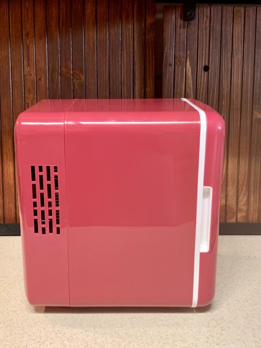 Disney Minnie Mouse Mini Fridge Thermoelectric Skincare Compact