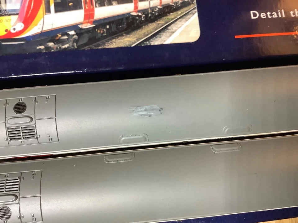 Bachmann OO Gauge 32-452 Southwest Trains Class 170 Turbostar 2-Car DMU 170301 - Image 4 of 4